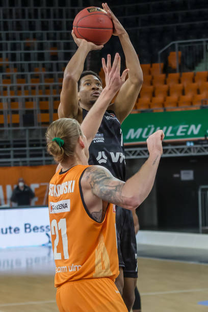 己在同龄人 己在同龄人